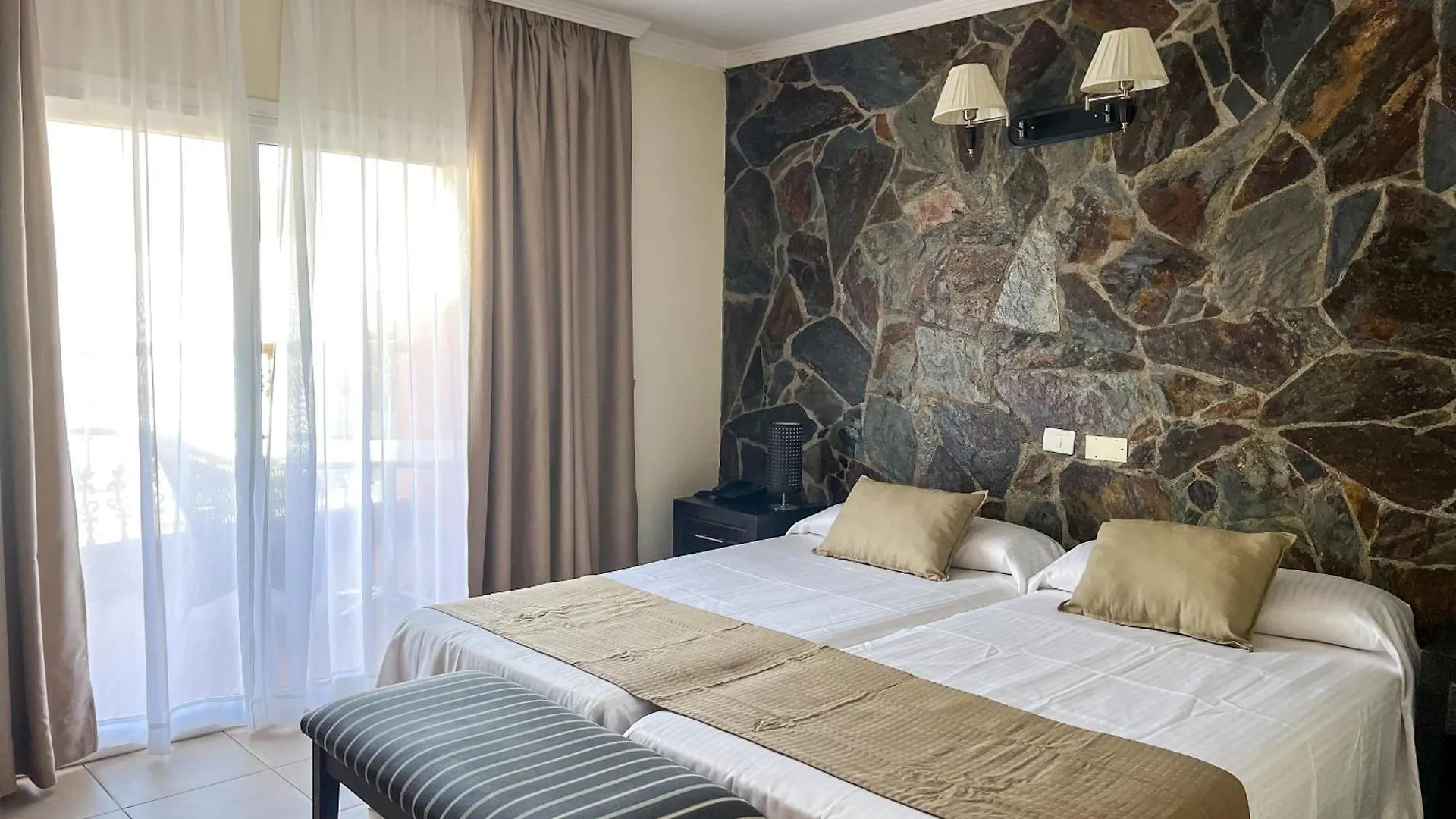 Hotel La Aldea Suites San Nicolás 3*,